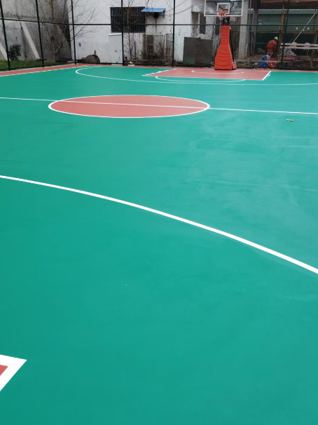 城子河 球场长期使用易出现地面开裂
